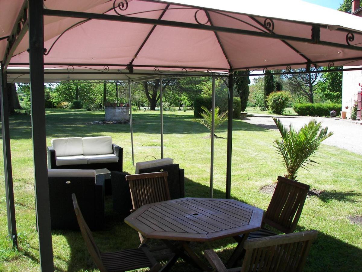 Bed and Breakfast Domaine Du Noble Saint-Jean-de-Thurac Exterior foto