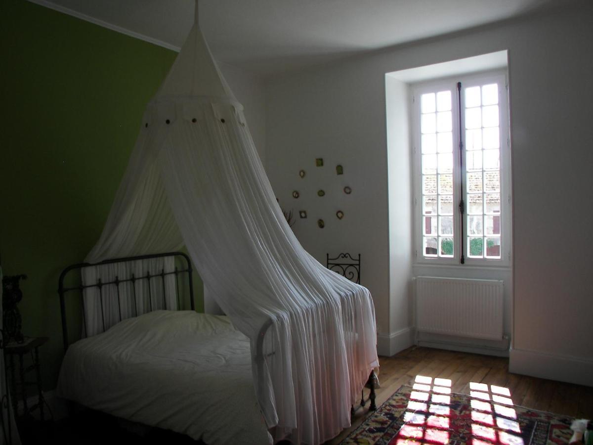 Bed and Breakfast Domaine Du Noble Saint-Jean-de-Thurac Exterior foto