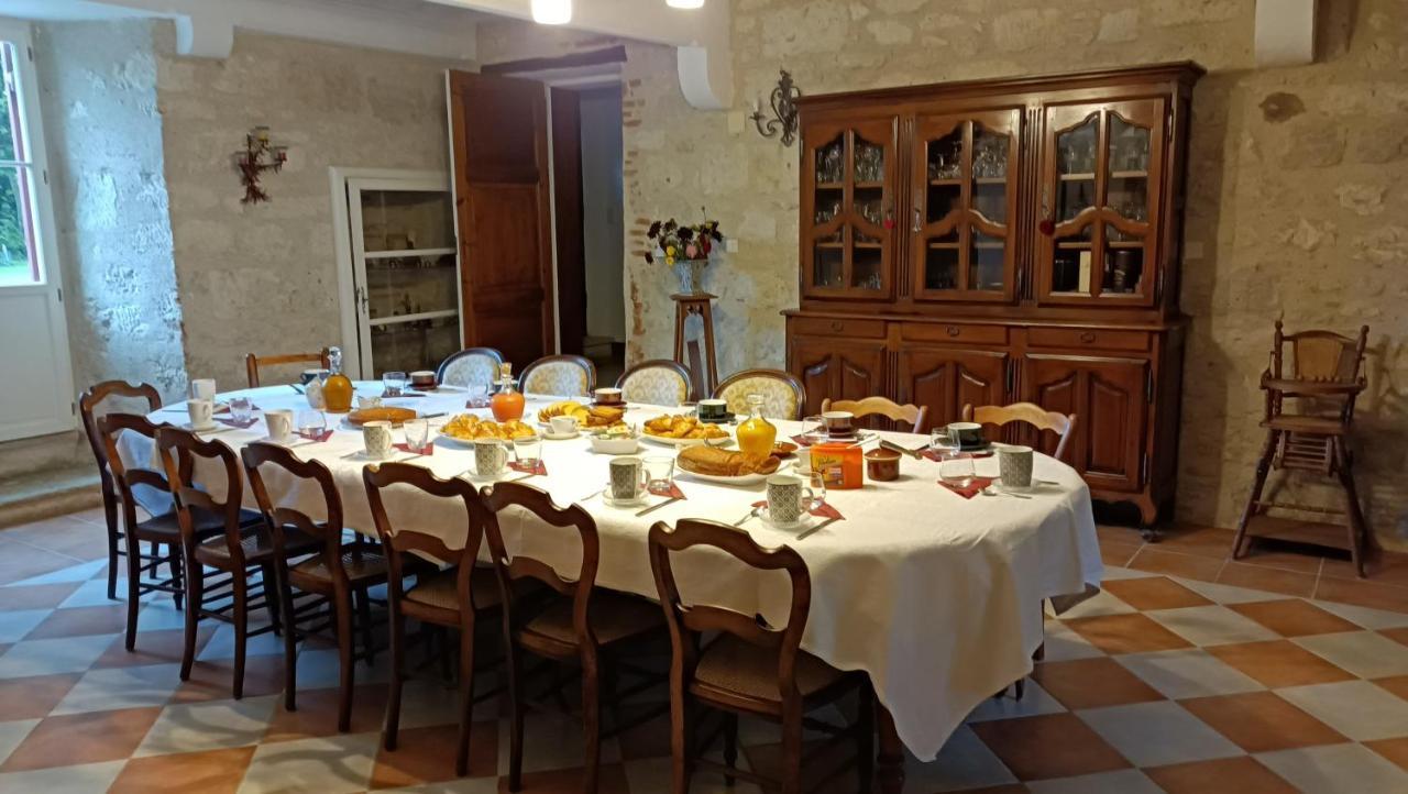 Bed and Breakfast Domaine Du Noble Saint-Jean-de-Thurac Exterior foto